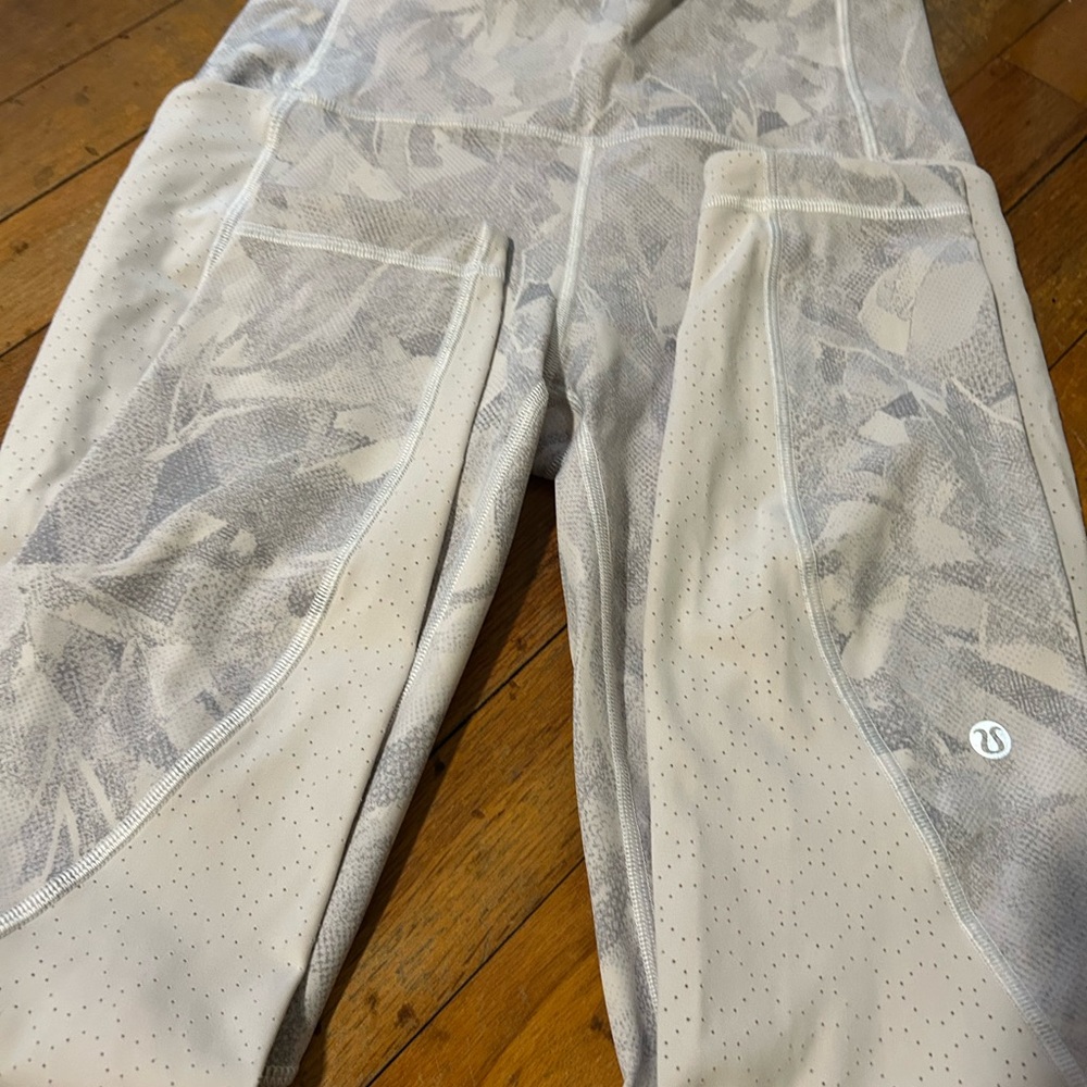 Lululemon Gray Leggings with Swirled Pattern